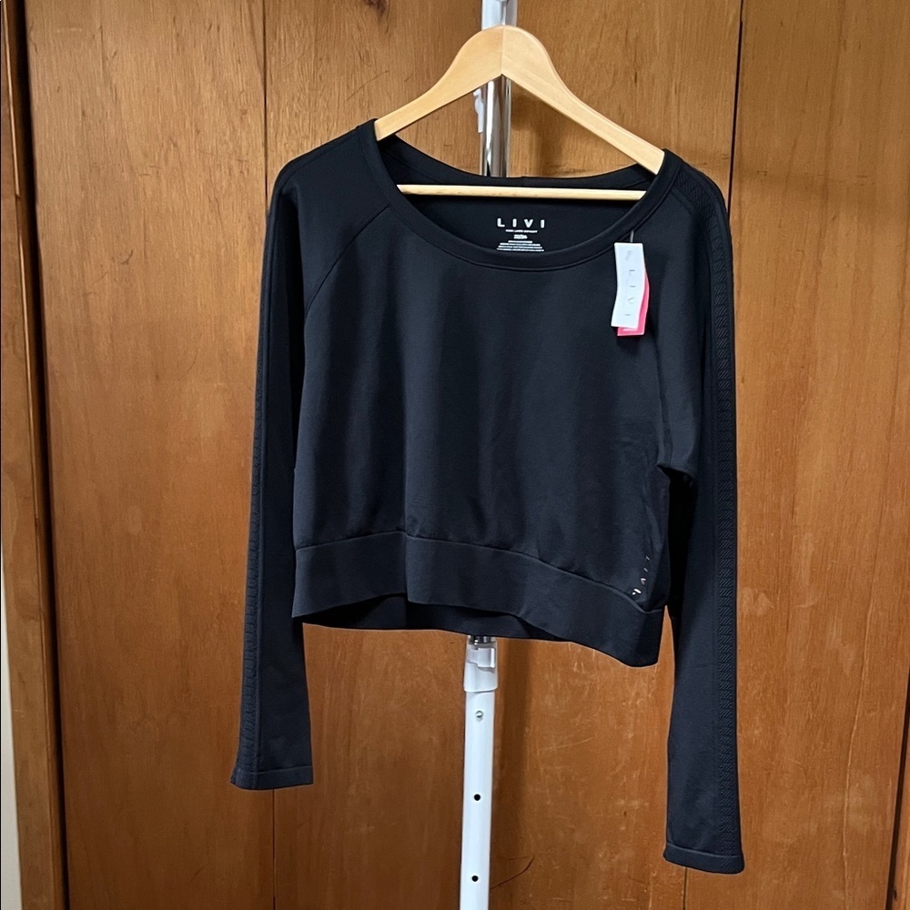 LIVI Lane Bryant Seamless Fitted Sleeve Detail Crop Tee in Black Size 22/24 NWT
